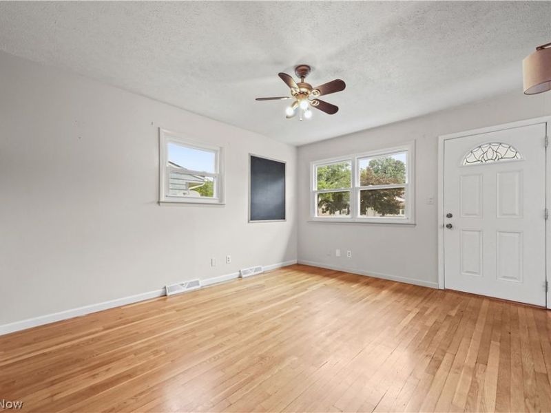 138 Thorlone Avenue , Akron, OH 44312 Photo 5