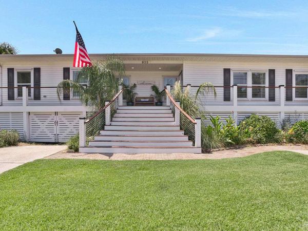 933 Coronado Dr, Gulf Breeze, FL 32563
