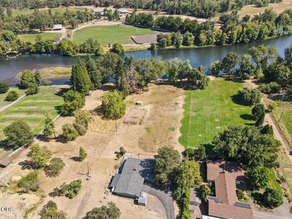 1591 Highway 234, Eagle Point, OR 97524