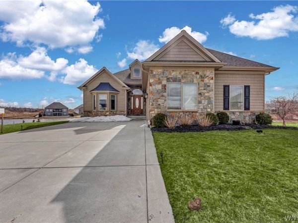 5473 Firefly Court , Clarence, NY 14031