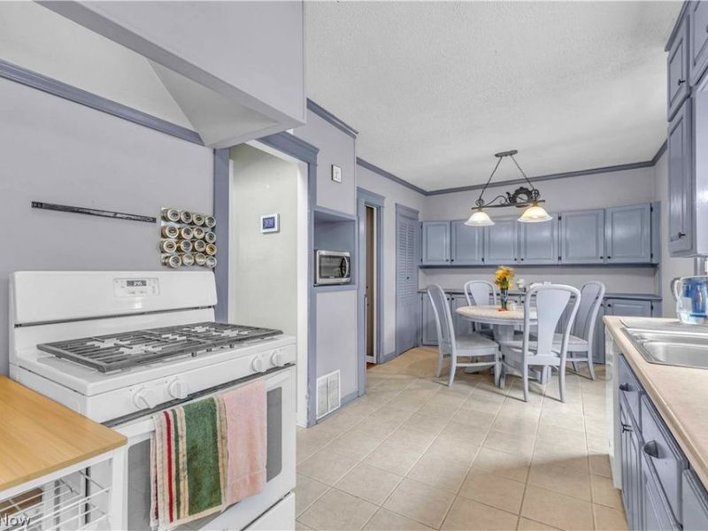8102 Fernhill Avenue, Parma, OH 44129 Photo 12