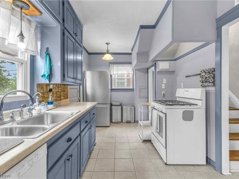 8102 Fernhill Avenue, Parma, OH 44129 Photo 9