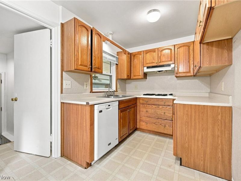 203 Edgewater Avenue NW, Massillon, OH 44646 Photo 2
