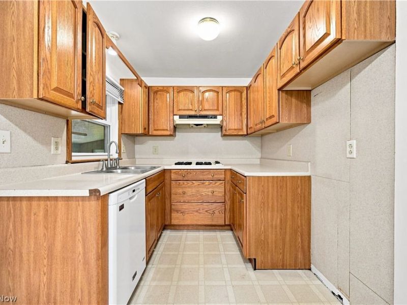 203 Edgewater Avenue NW, Massillon, OH 44646 Photo 4