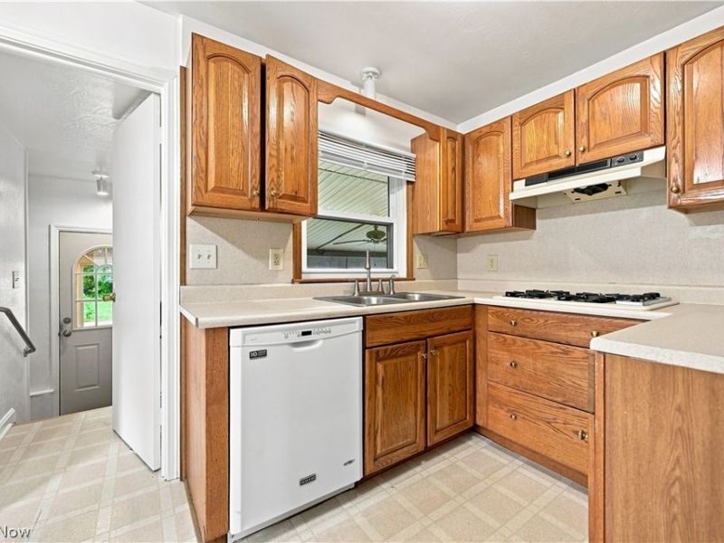 203 Edgewater Avenue NW, Massillon, OH 44646 Photo 5