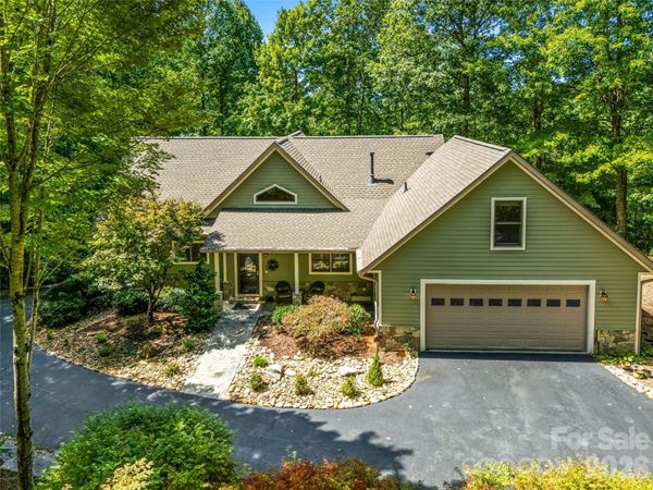 38 Mountain Crest Drive , Hendersonville, NC 28739