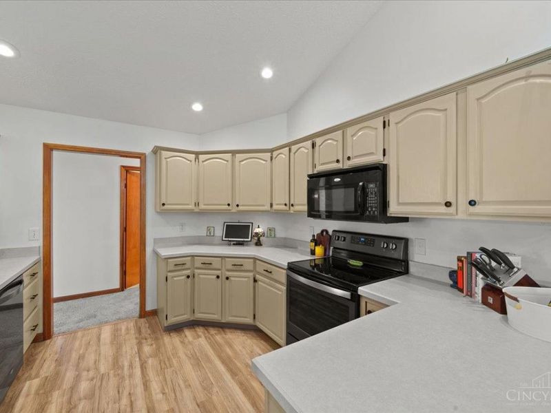1532 Rockleigh Road, Washington Township, OH 45458 Photo 9