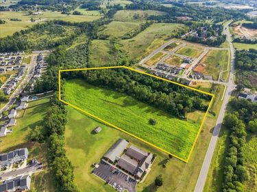 817 HOPEMAN PKWY, WAYNESBORO, VA 22980