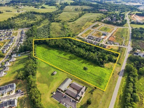 817 HOPEMAN PKWY, WAYNESBORO, VA 22980
