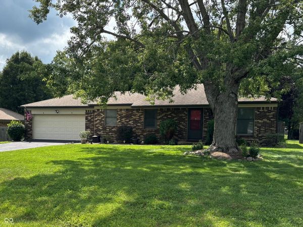 2932 High Acres East Street , New Palestine, IN 46163