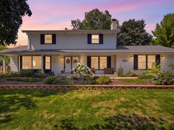 1930 Sunnyside DRIVE, Waukesha, WI 53186