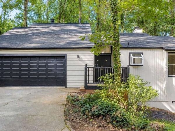 210 Brandenburgh Circle, Roswell, GA 30075