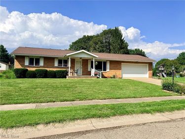 447 Rosch Court SW, New Philadelphia, OH 44663