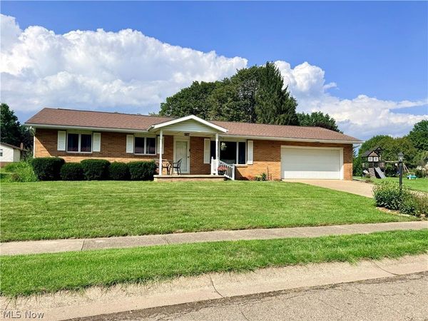447 Rosch Court SW, New Philadelphia, OH 44663