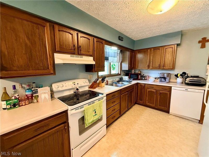 447 Rosch Court SW, New Philadelphia, OH 44663 Photo 8