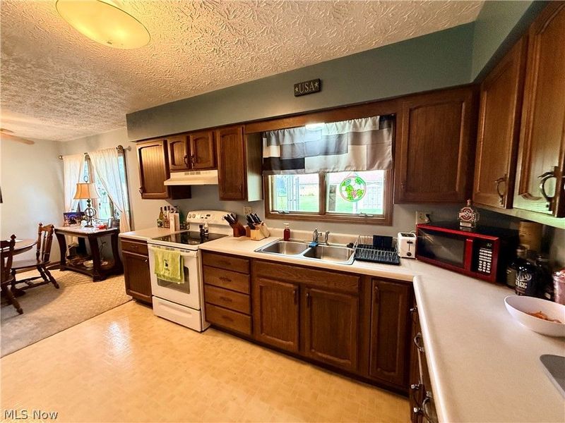 447 Rosch Court SW, New Philadelphia, OH 44663 Photo 9
