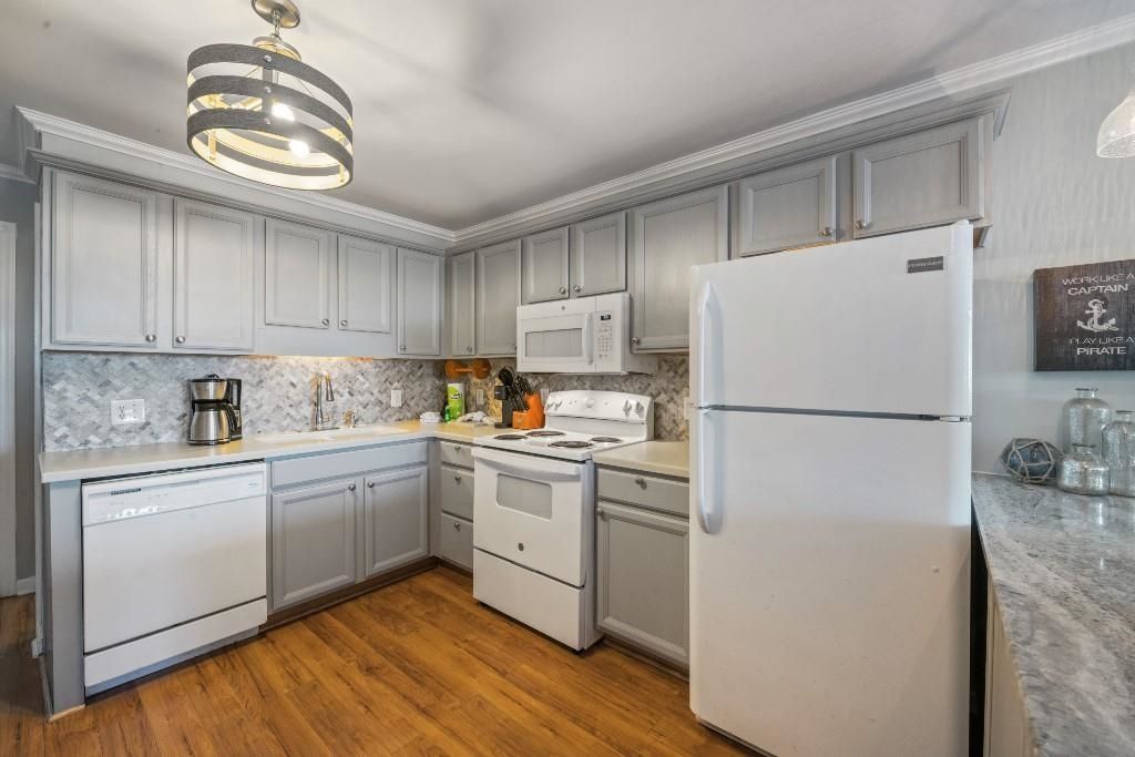 9670 Shore Dr. Photo 4