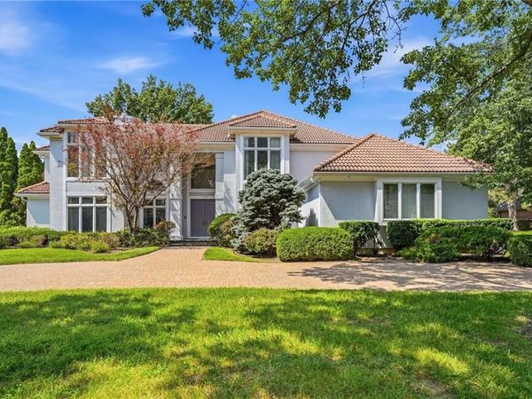 11708 Brookwood Avenue, Leawood, KS 66211