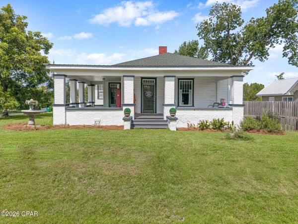 2937 Caledonia Street , Marianna, FL 32446