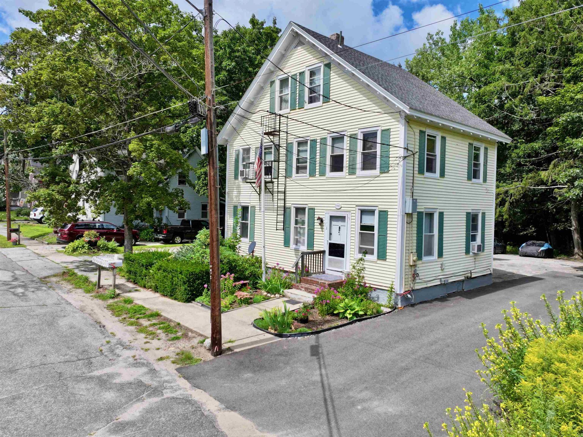 22 Railroad Avenue, Merrimack, NH 03054 Main Photo