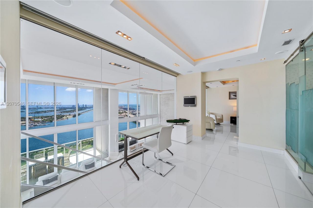 1040 Biscayne Blvd , Unit 4403, Miami, FL 33132 Photo
