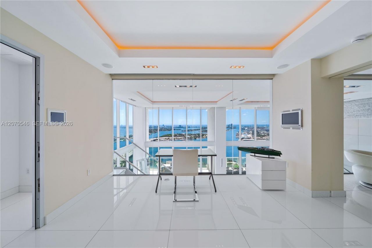 1040 Biscayne Blvd , Unit 4403, Miami, FL 33132 Photo