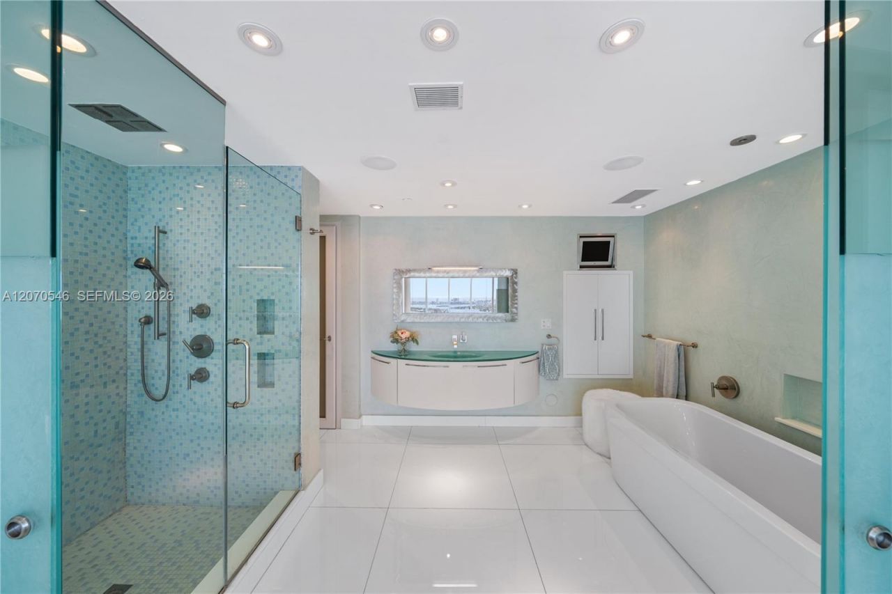 1040 Biscayne Blvd , Unit 4403, Miami, FL 33132 Photo