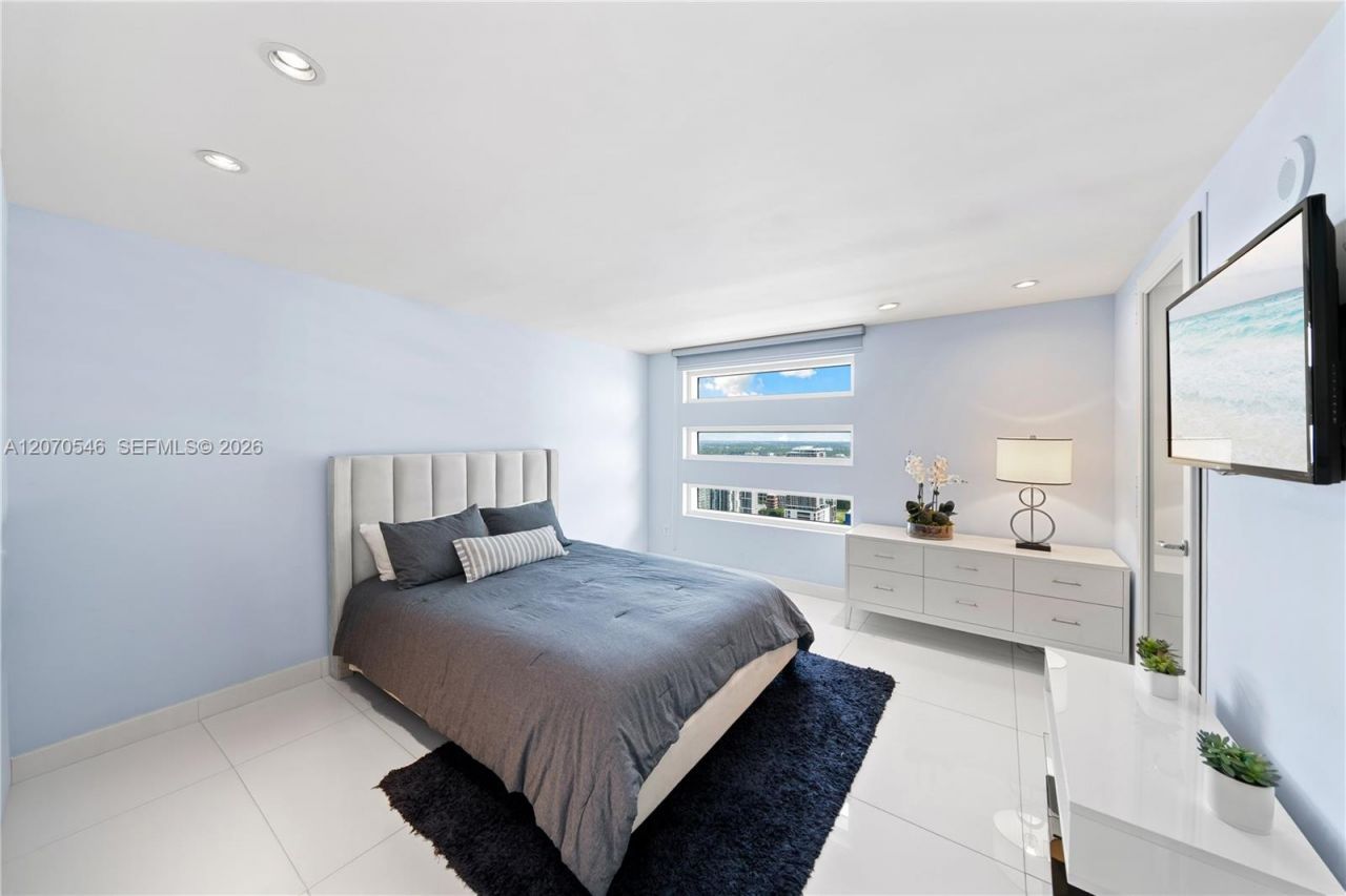 1040 Biscayne Blvd , Unit 4403, Miami, FL 33132 Photo