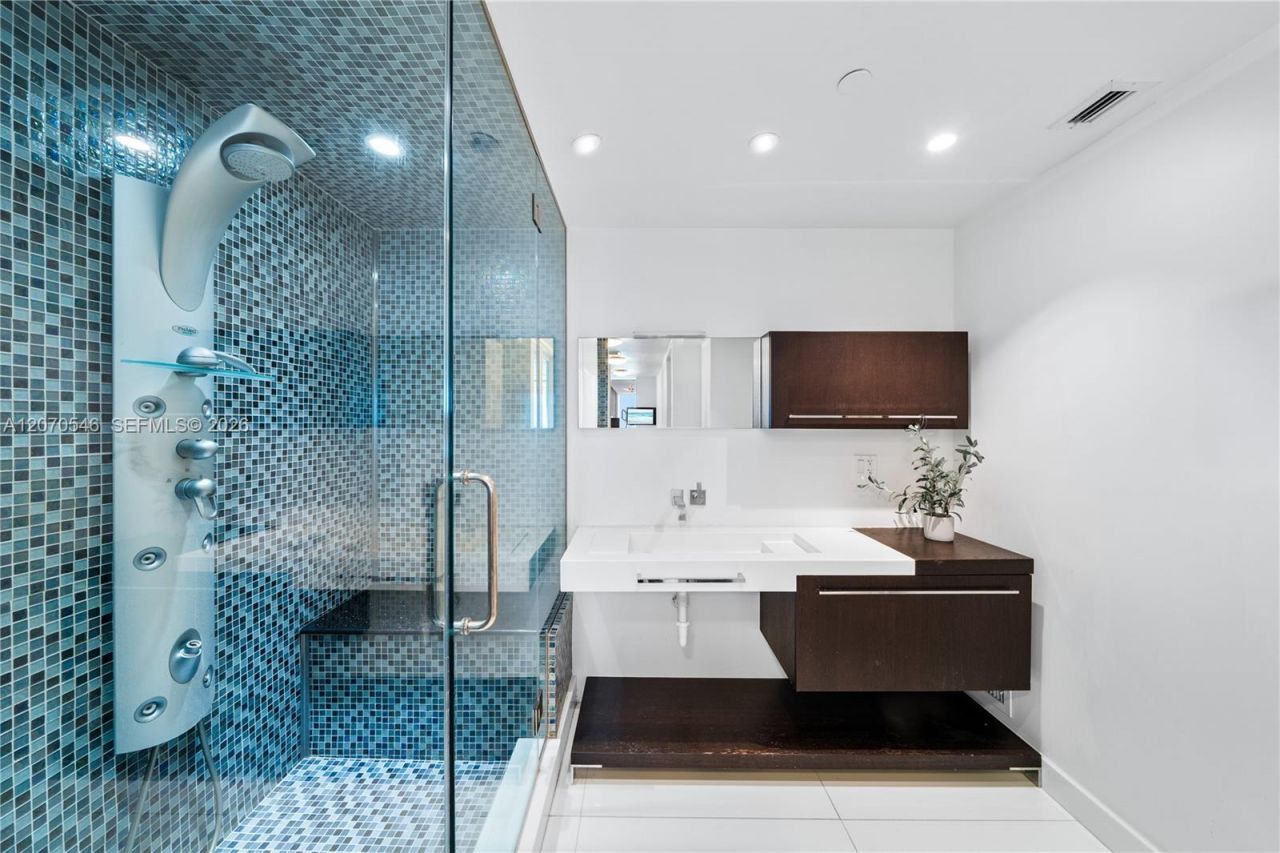 1040 Biscayne Blvd , Unit 4403, Miami, FL 33132 Photo