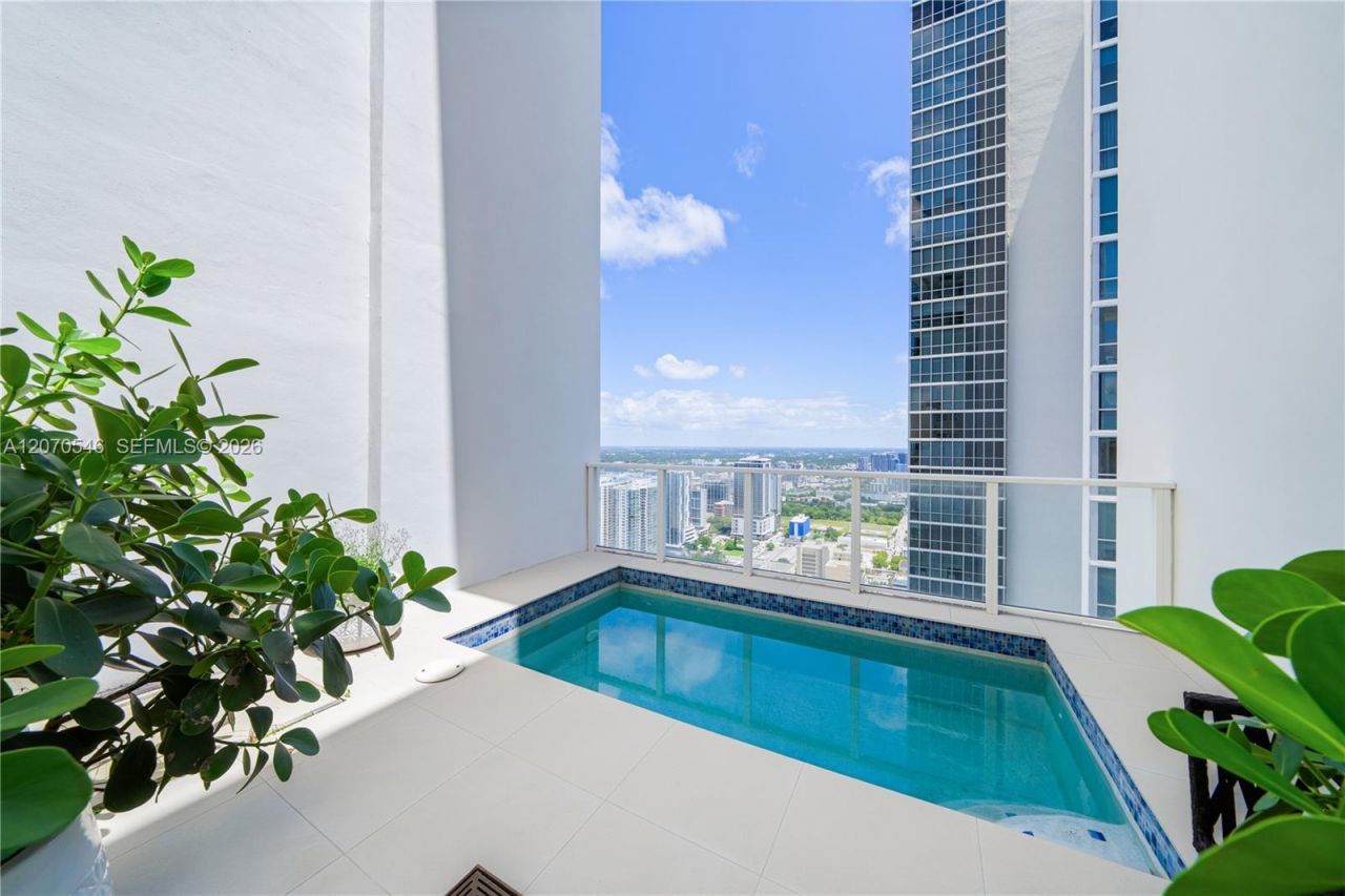 1040 Biscayne Blvd , Unit 4403, Miami, FL 33132 Photo