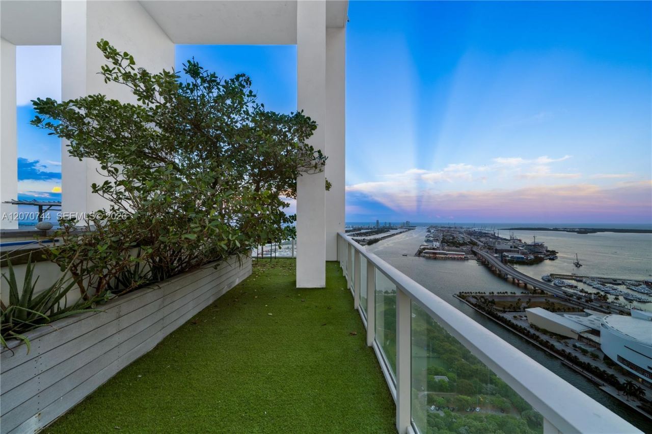 1040 Biscayne Blvd , Unit 4602, Miami, FL 33132 Photo