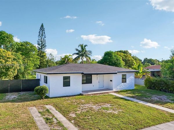 521 NW 189th Ter , Miami Gardens, FL 33169