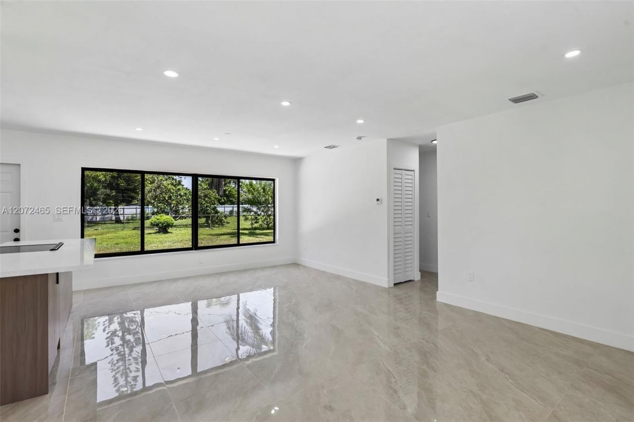 521 NW 189th Ter , Miami Gardens, FL 33169 Photo