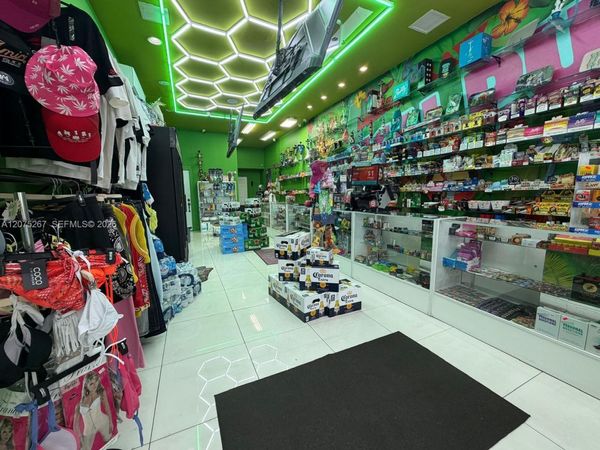 8th St , Miami, FL 33130