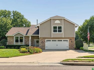 820 Oak Ridge Road, Papillion, NE 68046