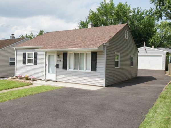 912 Harriet Avenue , Aurora, IL 60505