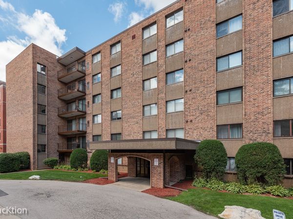 1702 Mill Street , Unit 207, Des Plaines, IL 60016