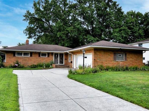 5669 Beacon Hill Drive , Independence, OH 44131