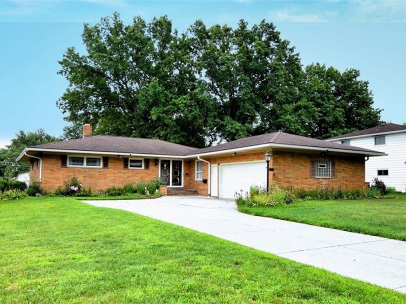5669 Beacon Hill Drive , Independence, OH 44131 Photo 2