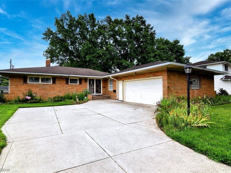 5669 Beacon Hill Drive , Independence, OH 44131 Photo 3