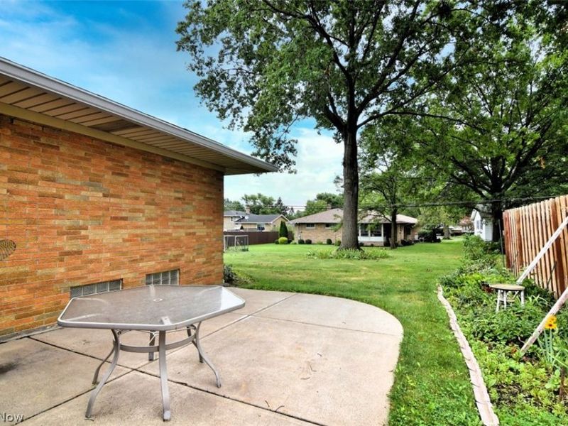 5669 Beacon Hill Drive , Independence, OH 44131 Photo 6