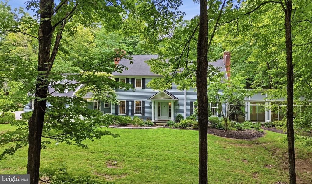 216 SOUTH SUGAN ROAD, NEW HOPE, PA 18938