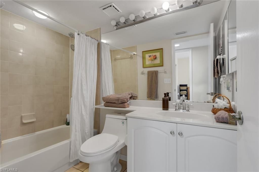 5770 Trailwinds Dr , Unit 213, Fort Myers, FL 33907 Photo