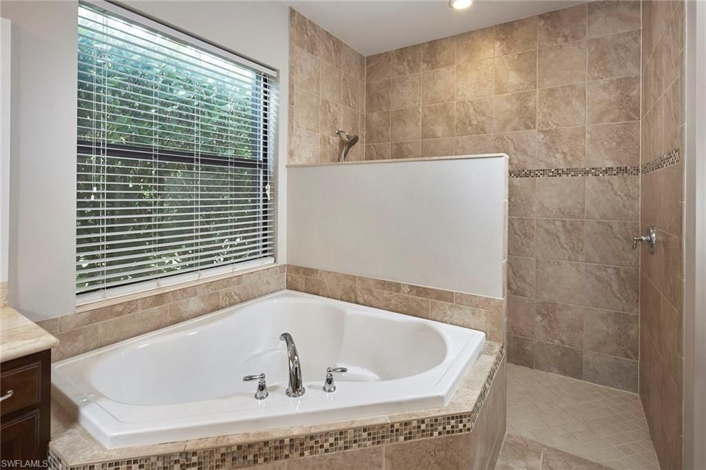 3742 Madeira Ct, Naples, FL 34119 Photo