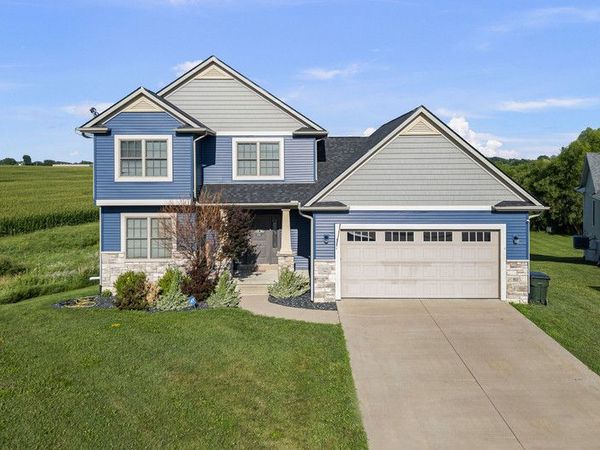 7127 MADISON Street , Davenport, IA 52806
