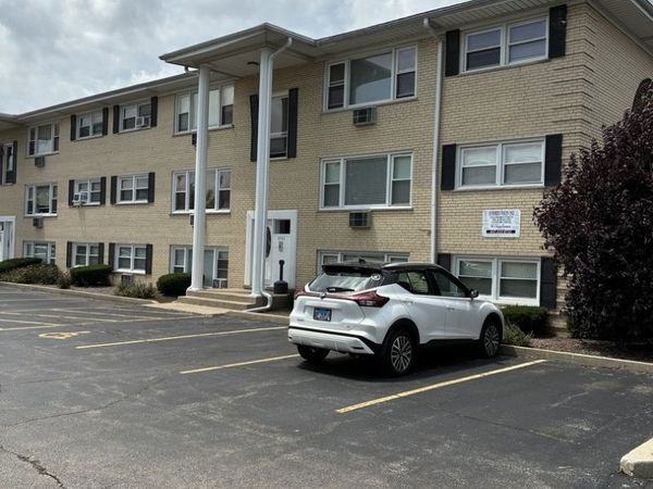 Unit 1A, Norridge, IL 60706