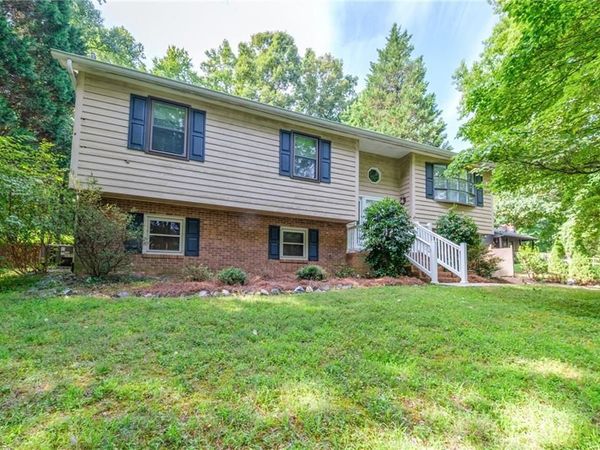 1121 Century Park Avenue , Kernersville, NC 27284