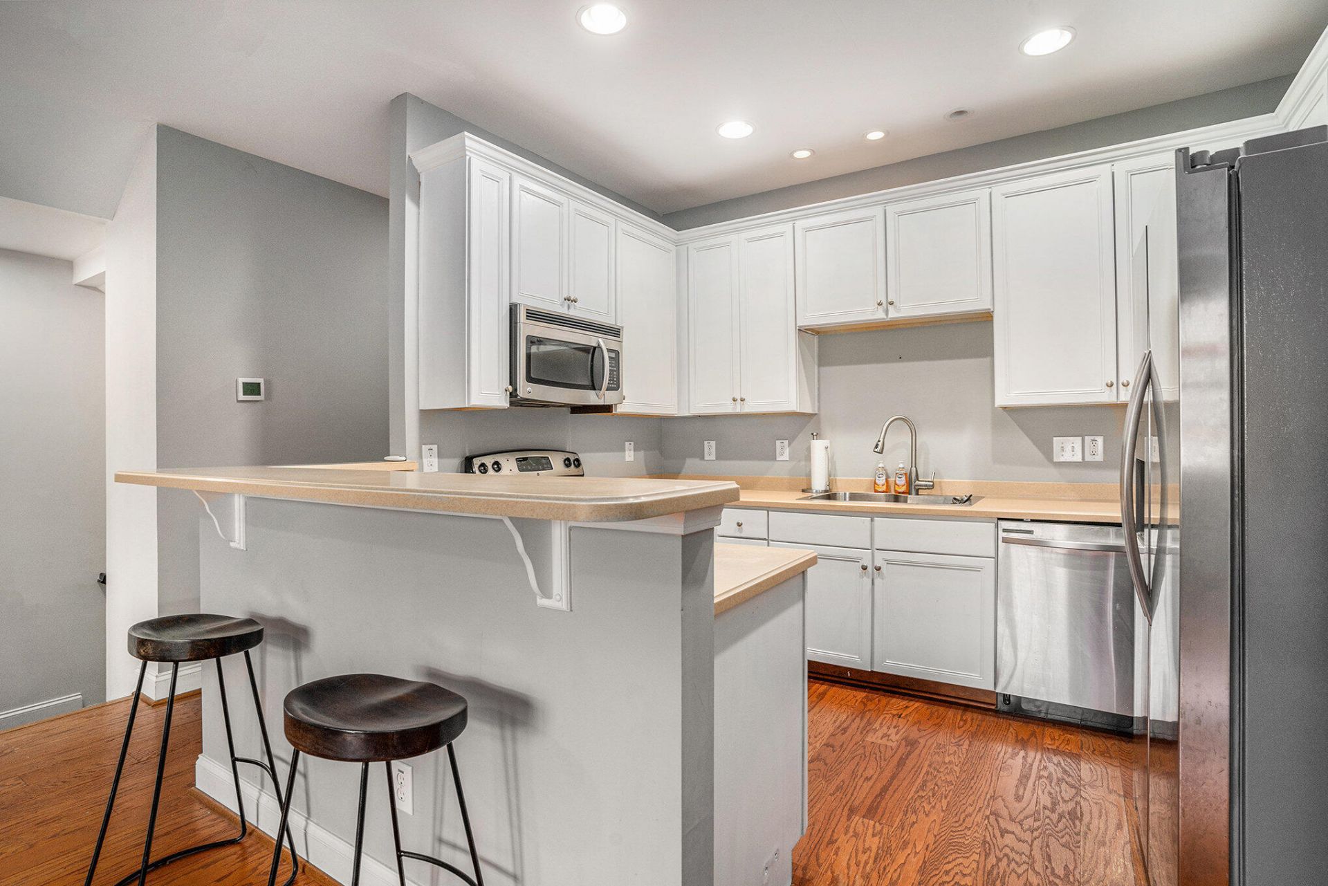 4064 Hartland Street Photo 10