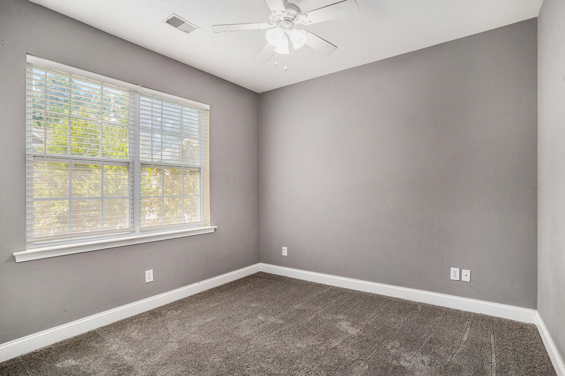 4064 Hartland Street Photo 13