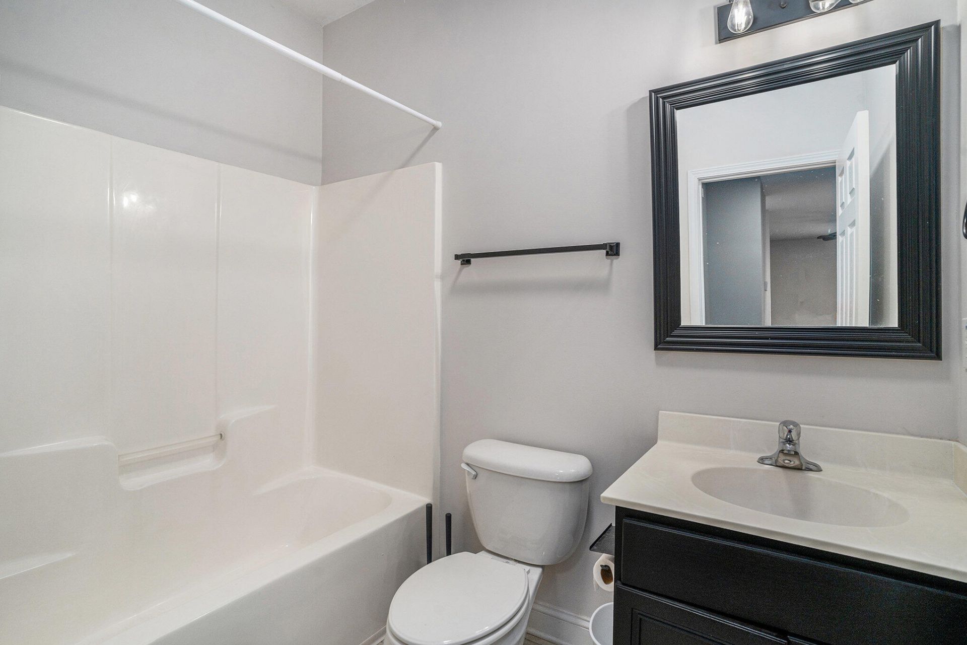 4064 Hartland Street Photo 15